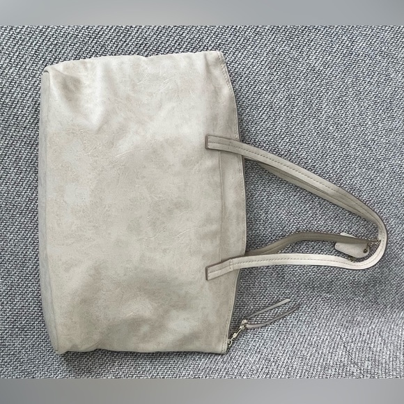 Relic Cream Tote Bag with Striped Design - Picture 5 of 16